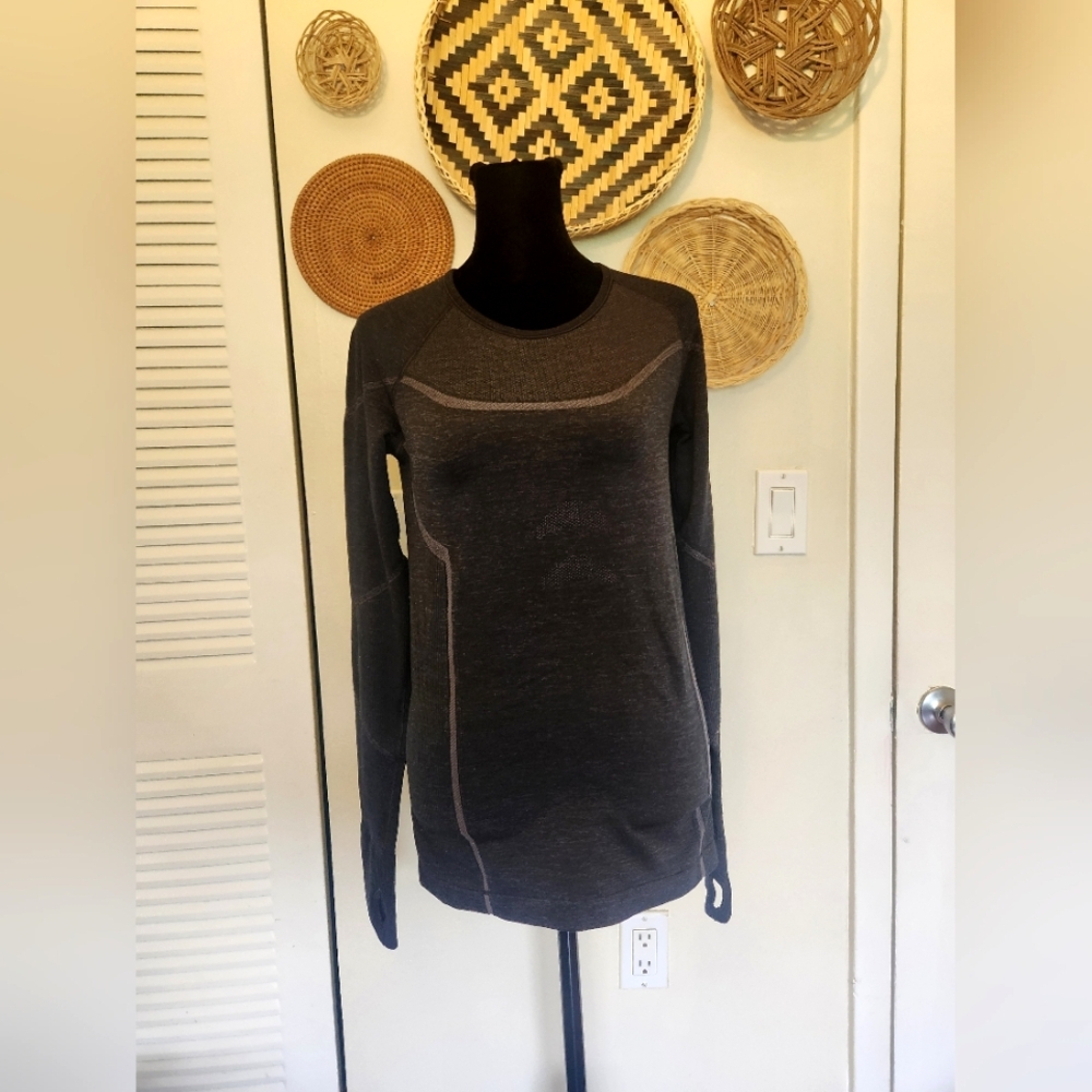 Athleta Dark Gray Long Sleeve Seam Detail Top - Picture 8 of 11